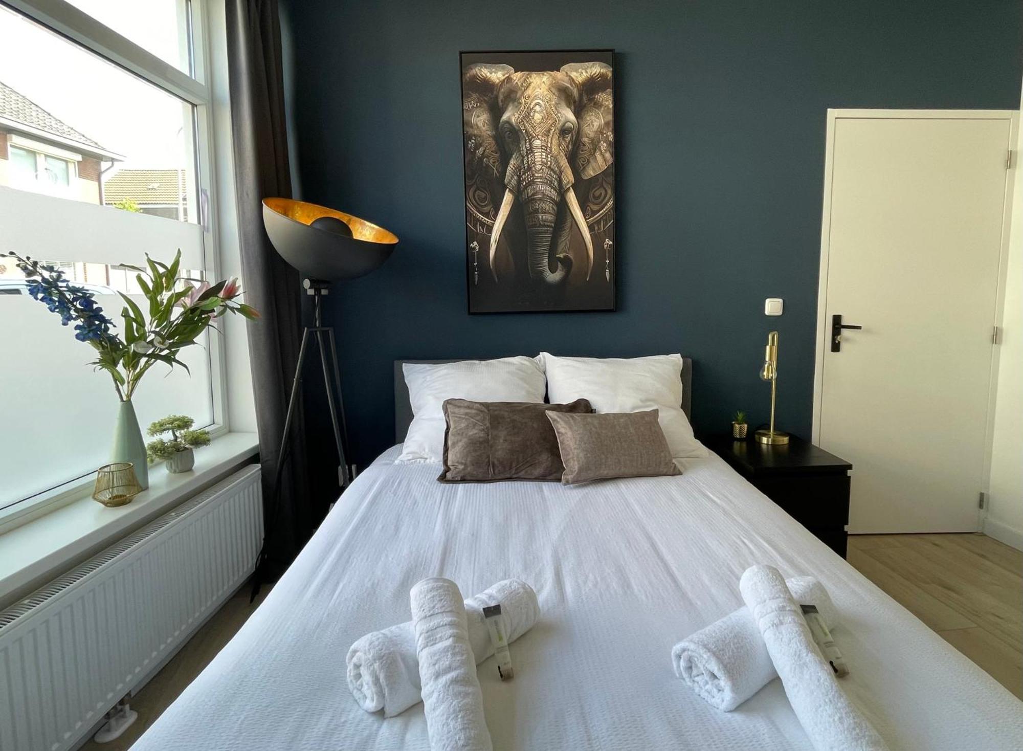 B&K Urban City Suites Tilburg Eksteriør billede
